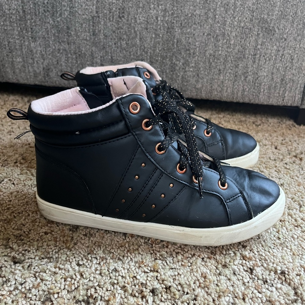 Wonder nation black and light pink shoe with rose gold detail